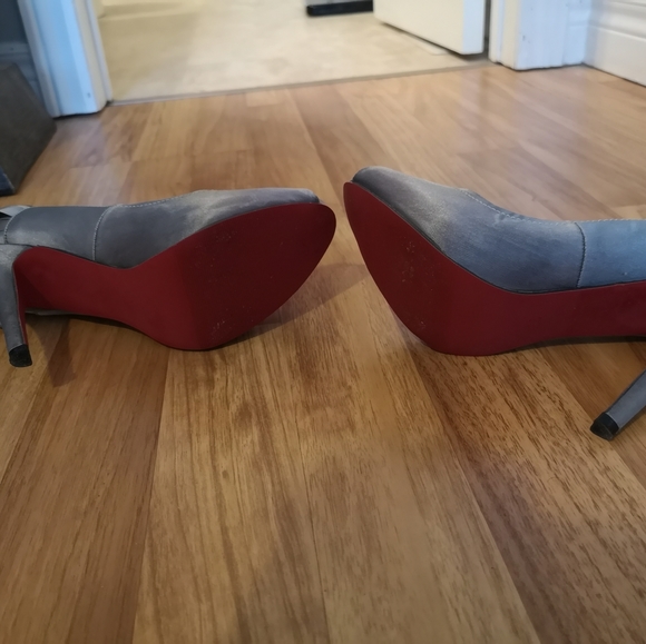 Grey Satin Dreamy high heel pumps 💜💕💜 - Picture 5 of 9
